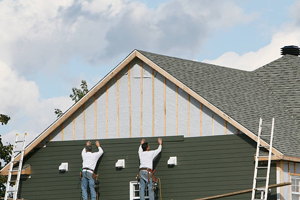 Professional Siding Installation technician working in Eure, NC